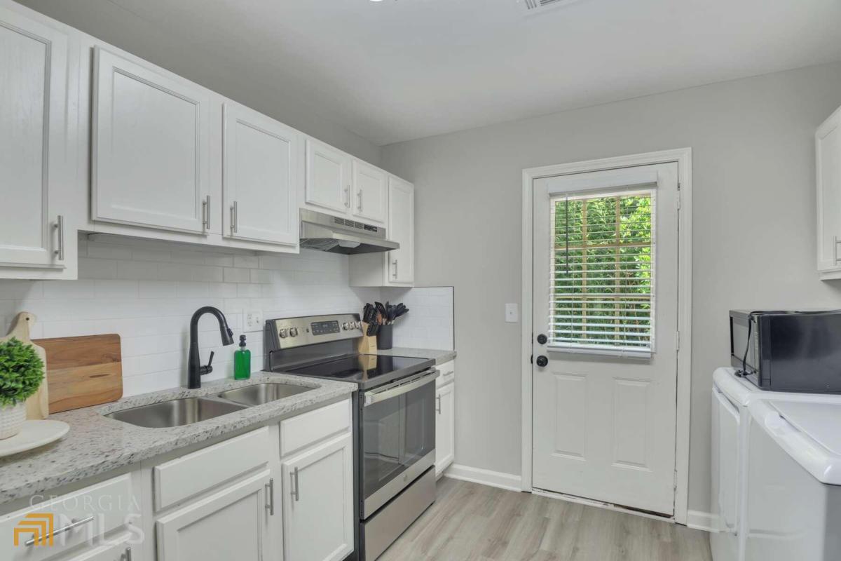 1748 Spring Road Property Photo 6