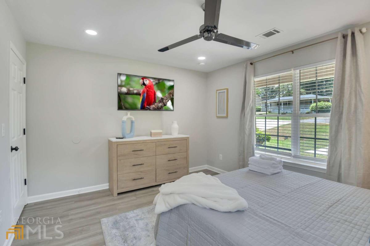 1748 Spring Road Property Photo 8