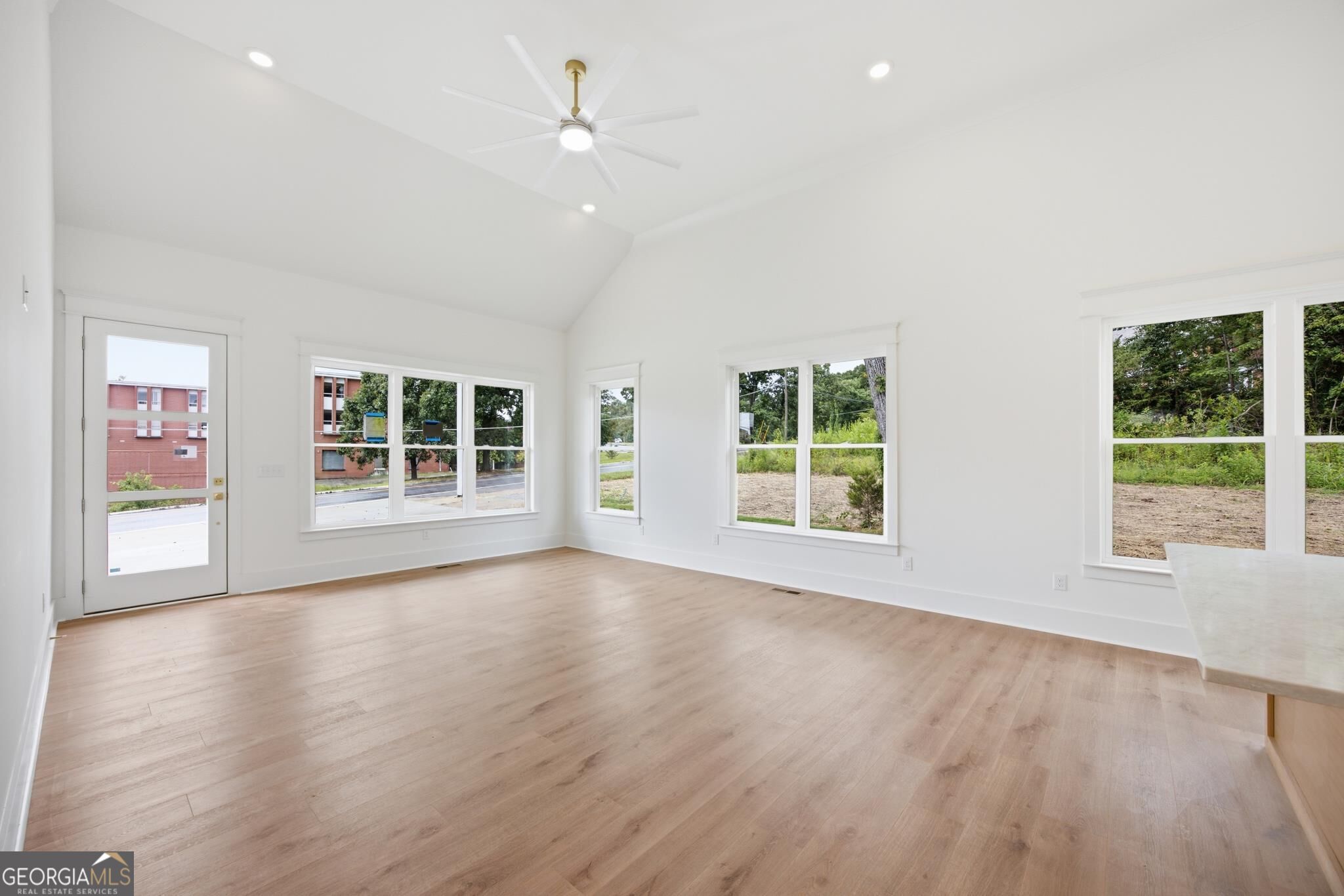 358 Thomas Road Property Photo 4