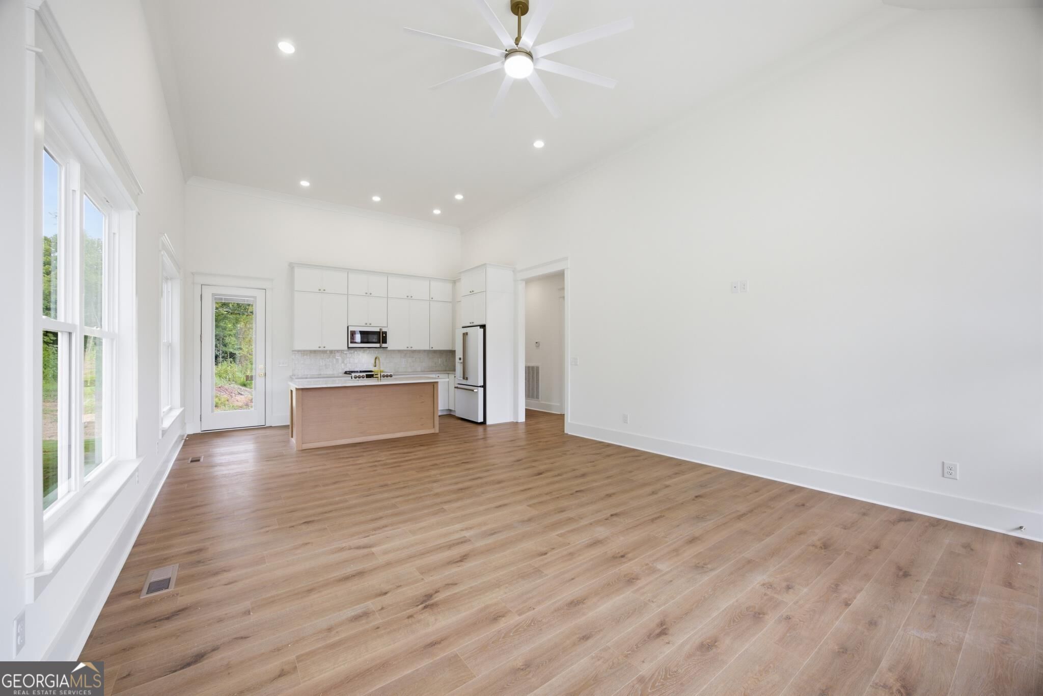 358 Thomas Road Property Photo 5