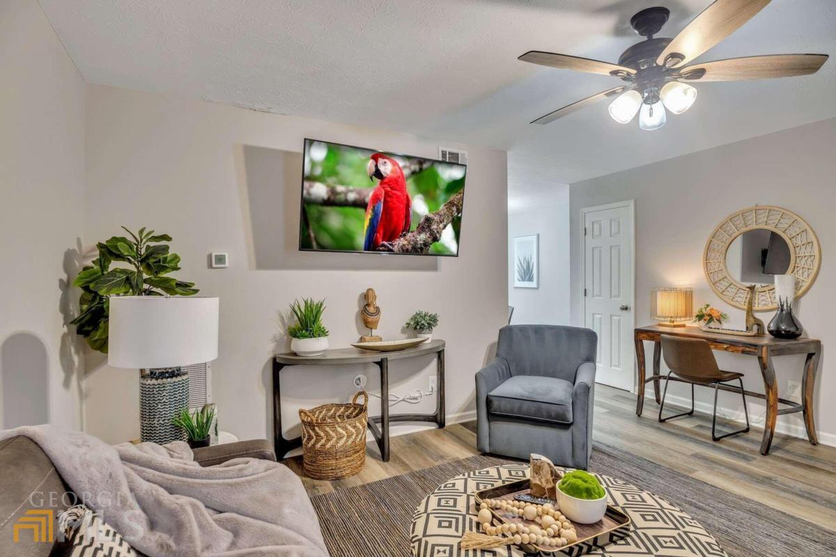 2301 Salt Springs Place Property Photo 3