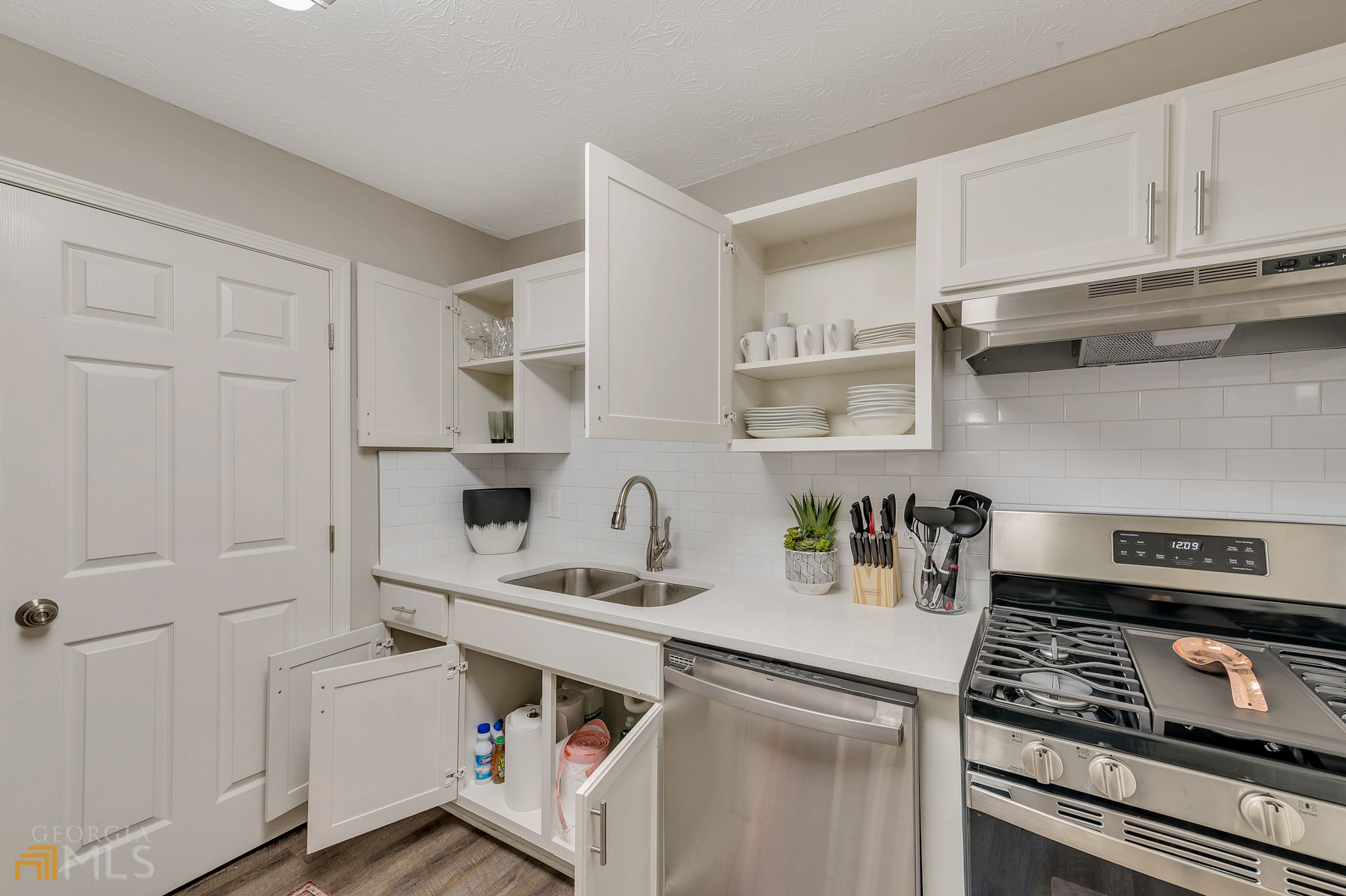 2304 Salt Springs Place Property Photo 13