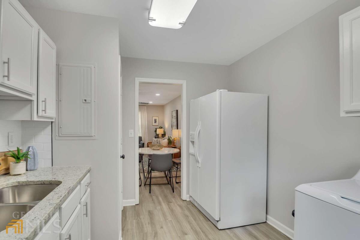 5551 Davis Drive Property Photo 6