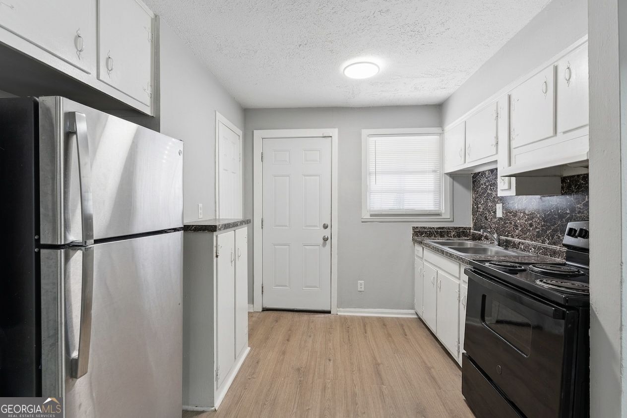 4855 College Street # 11 Property Photo 4