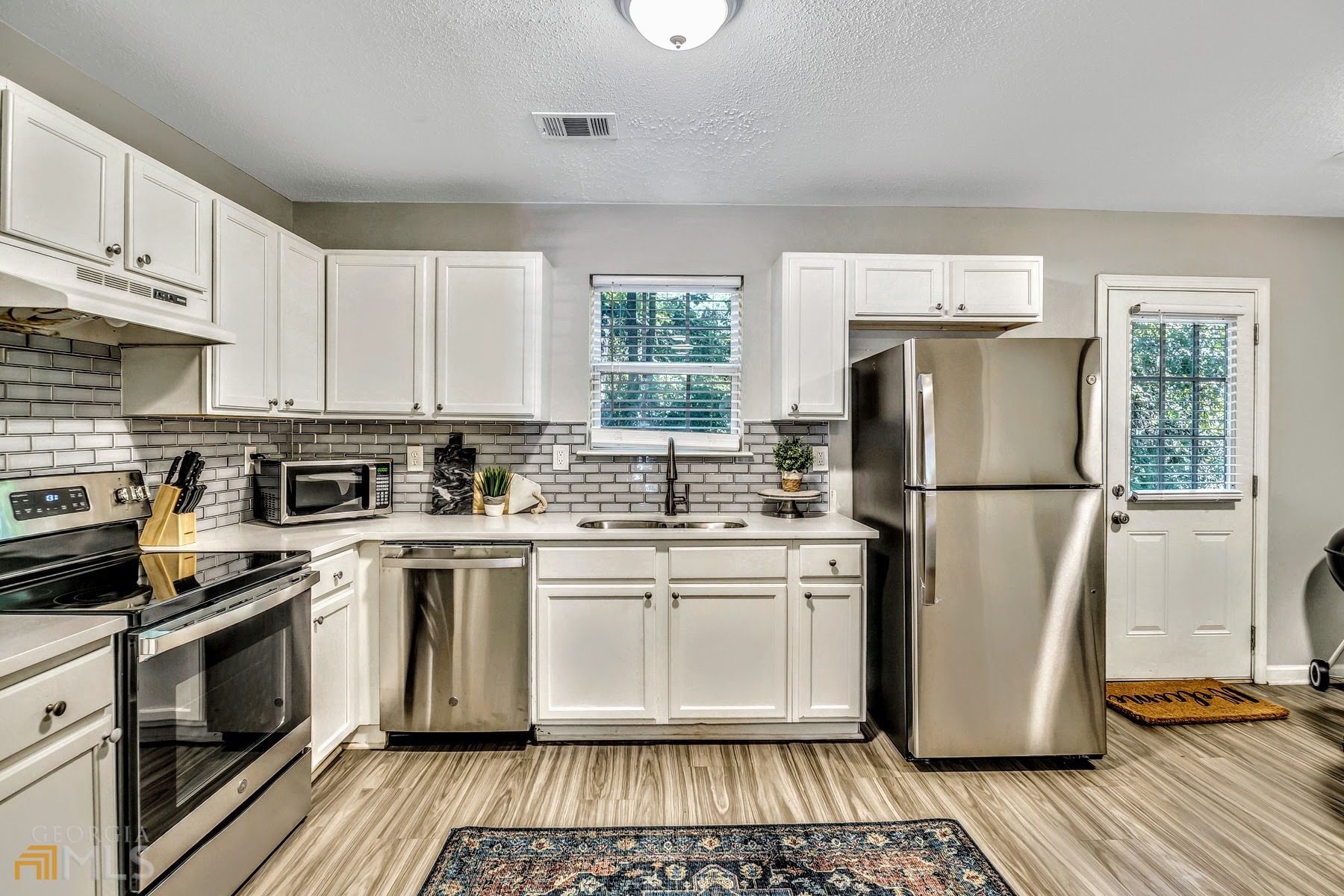 7269 Crestside Drive Property Photo 8