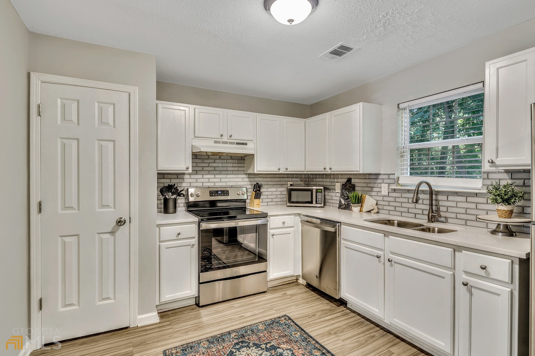 7269 Crestside Drive Property Photo 10