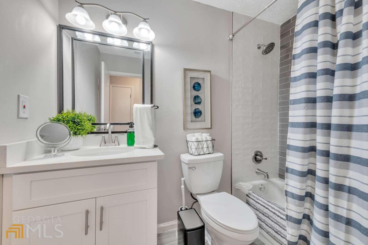 210 Booth Road Sw # A Property Photo 12