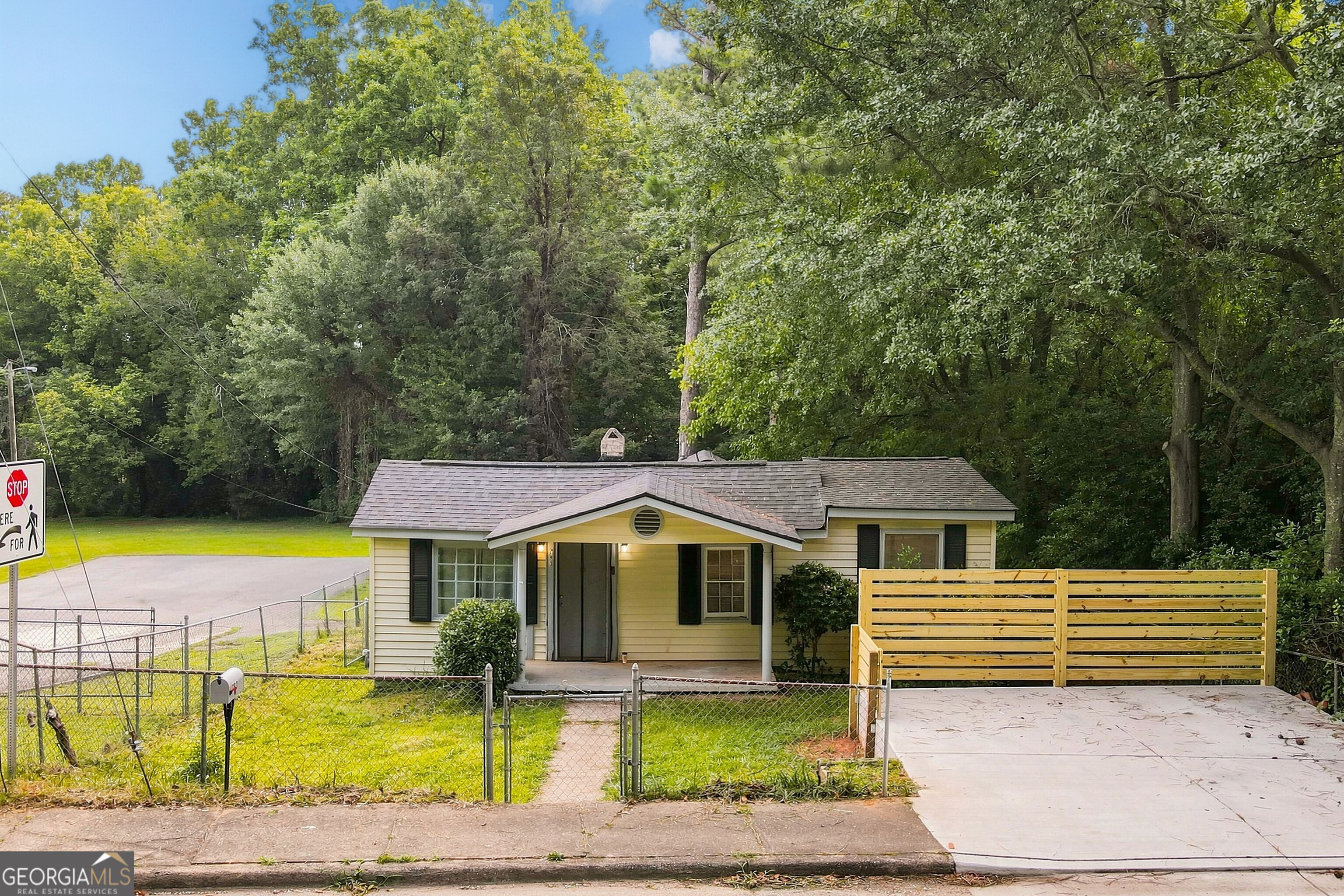 293 E Carver Drive Property Photo 2