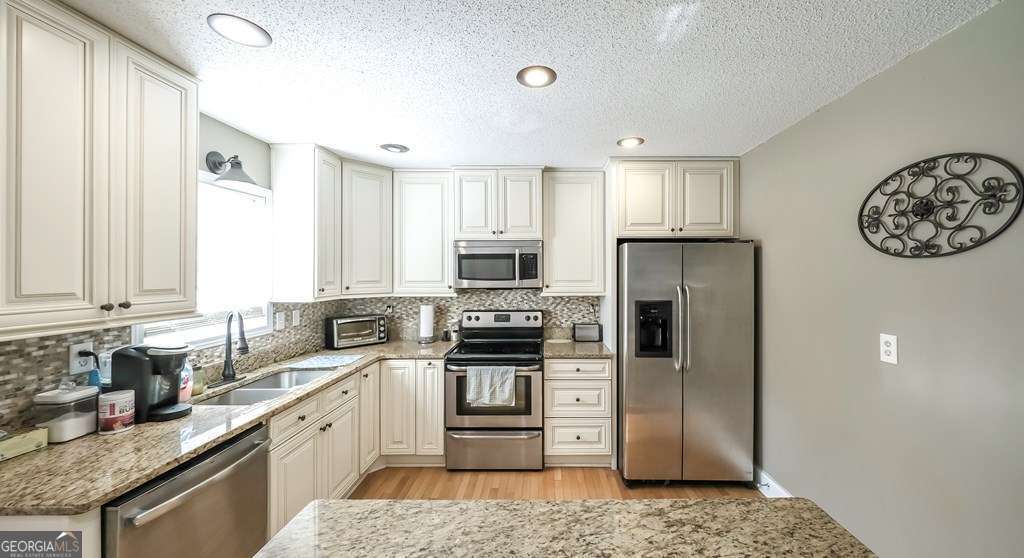 106 Dylan Way Property Photo 8