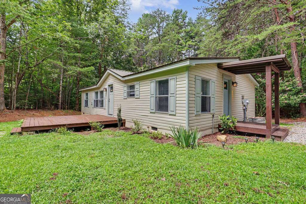 85 Popular Drive Property Photo 1