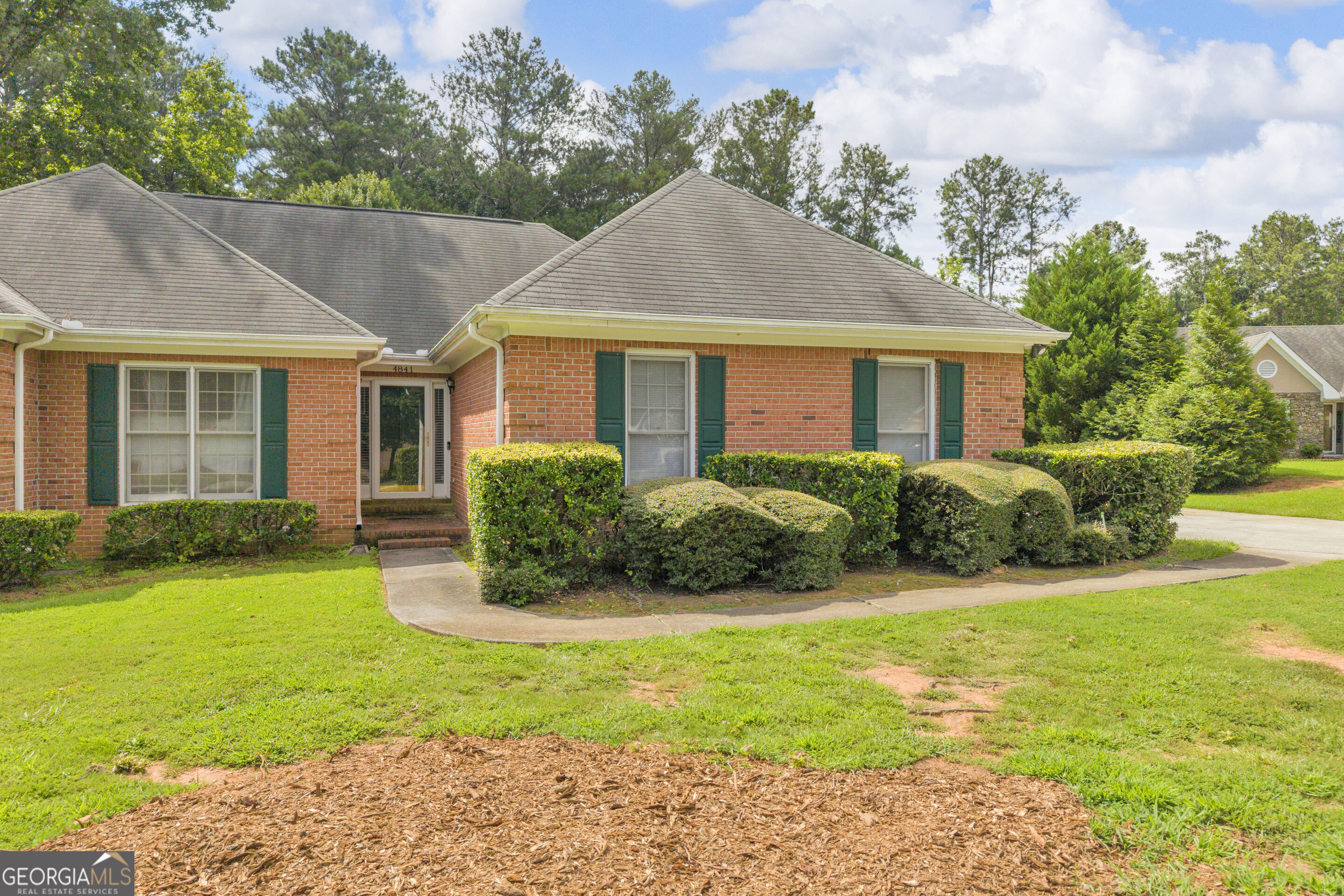 4841 Thornwood Drive Property Photo 2