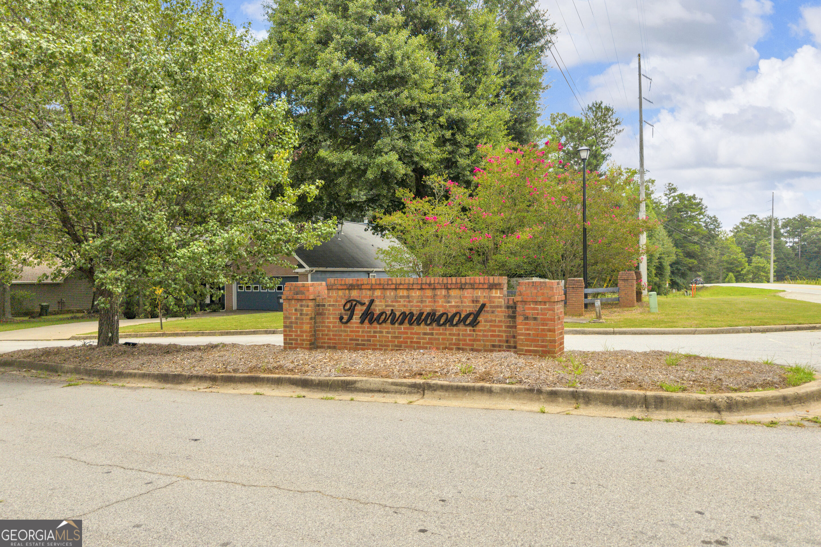 4841 Thornwood Drive Property Photo 3