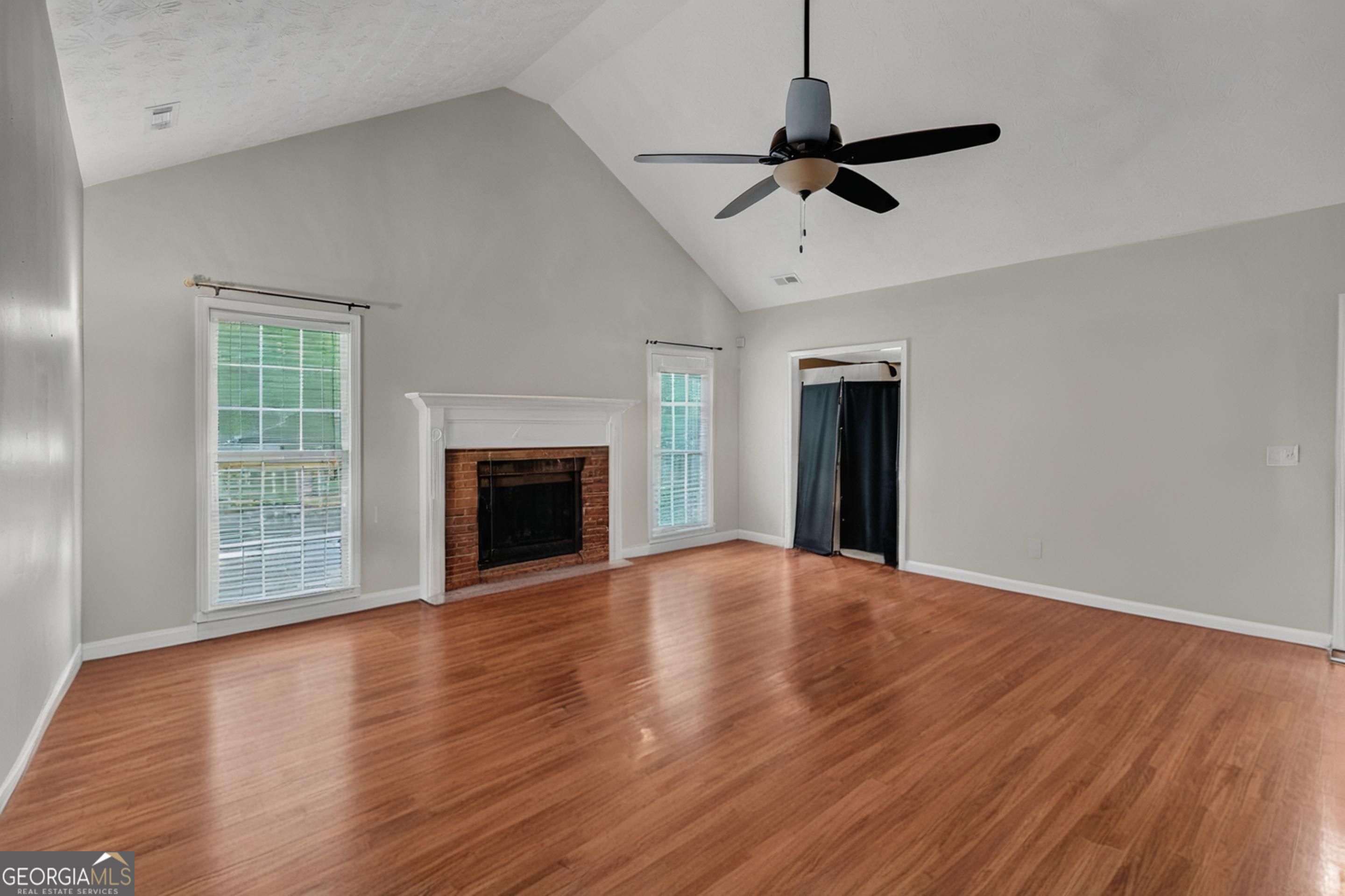 4841 Thornwood Drive Property Photo 8