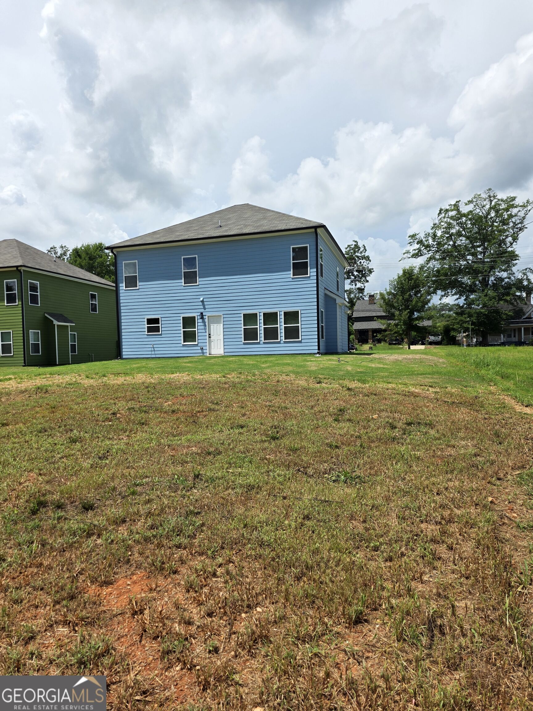 448 N Hill Street Property Photo 4
