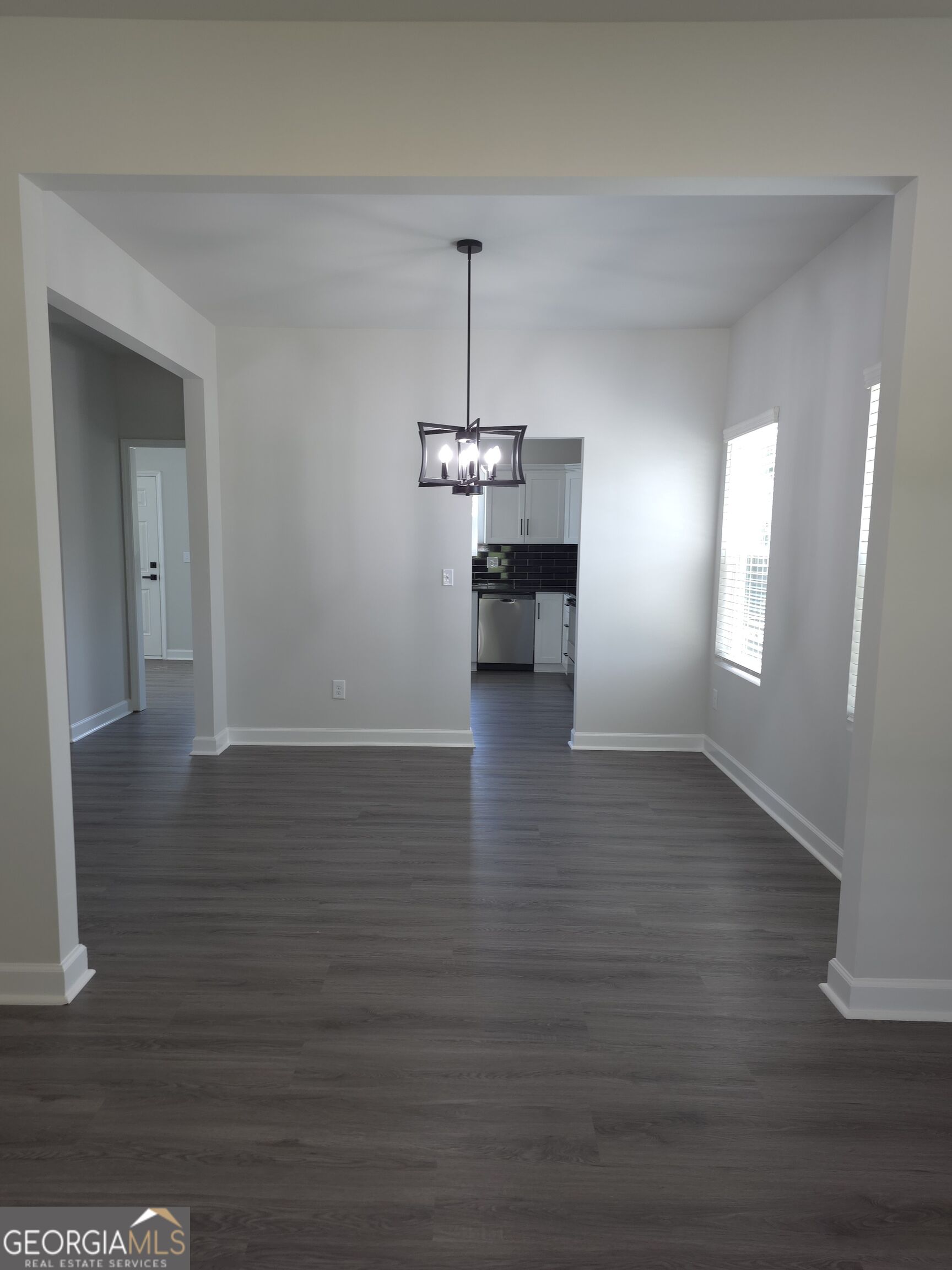 448 N Hill Street Property Photo 9