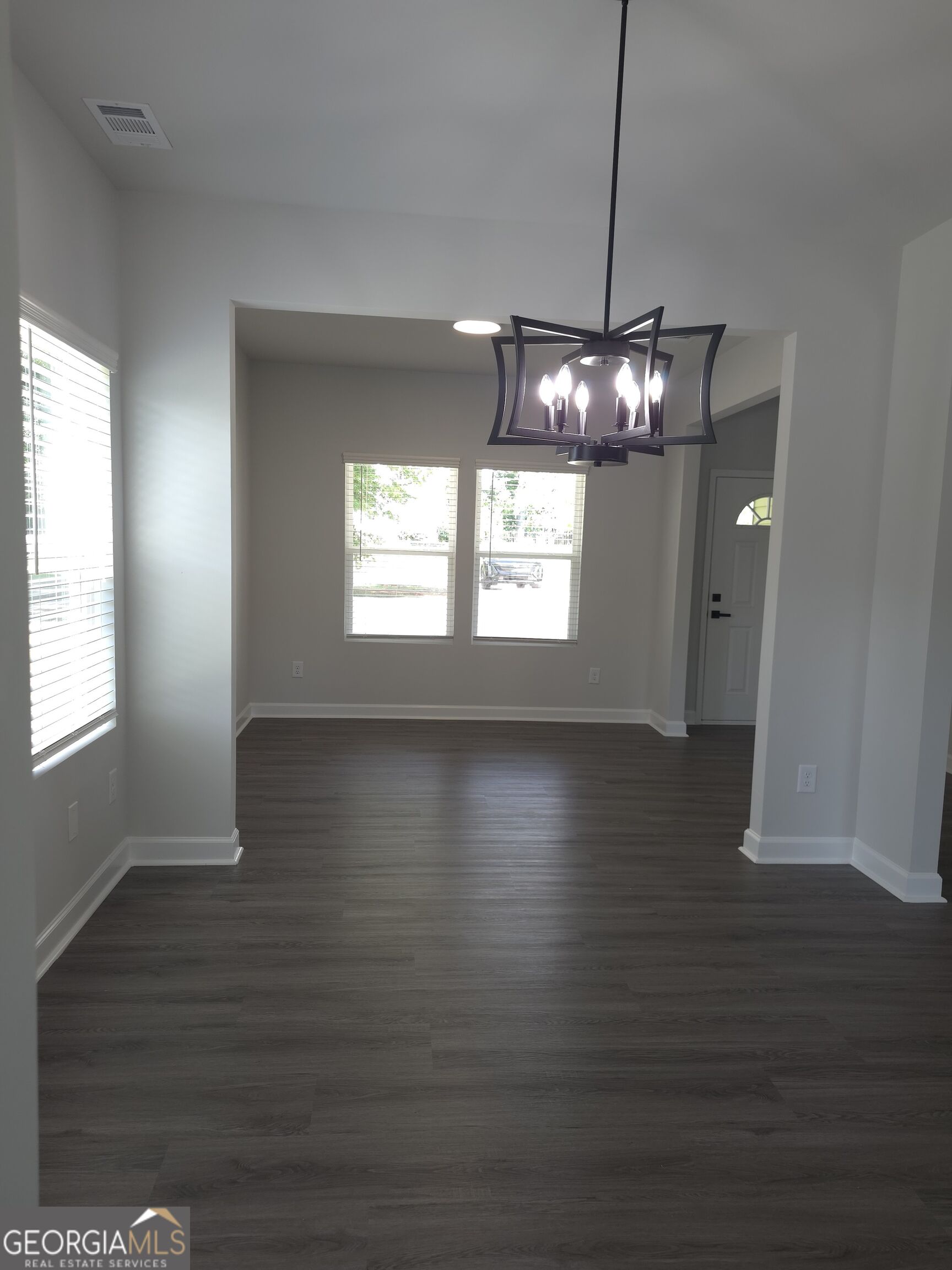 448 N Hill Street Property Photo 10