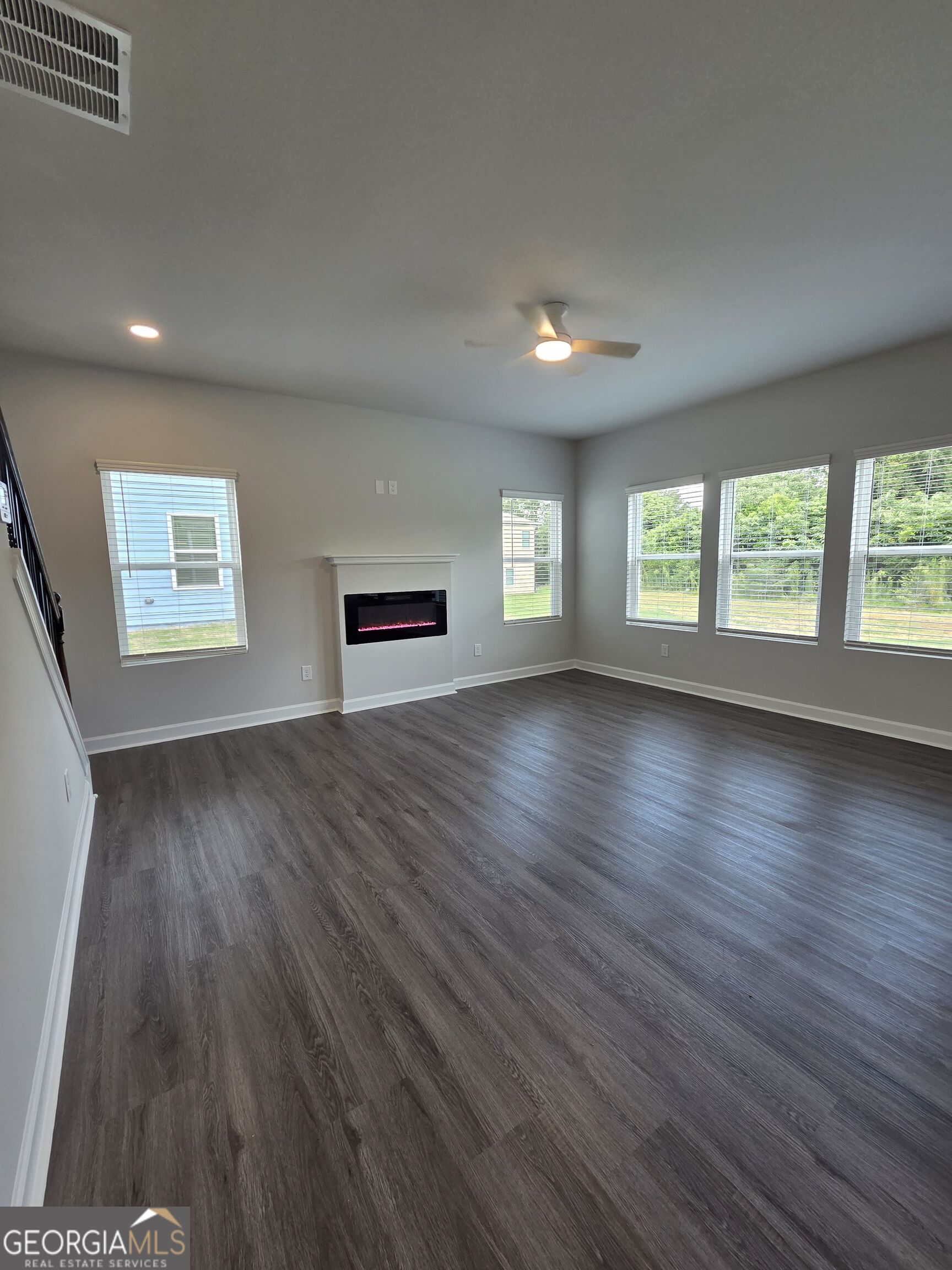 448 N Hill Street Property Photo 14