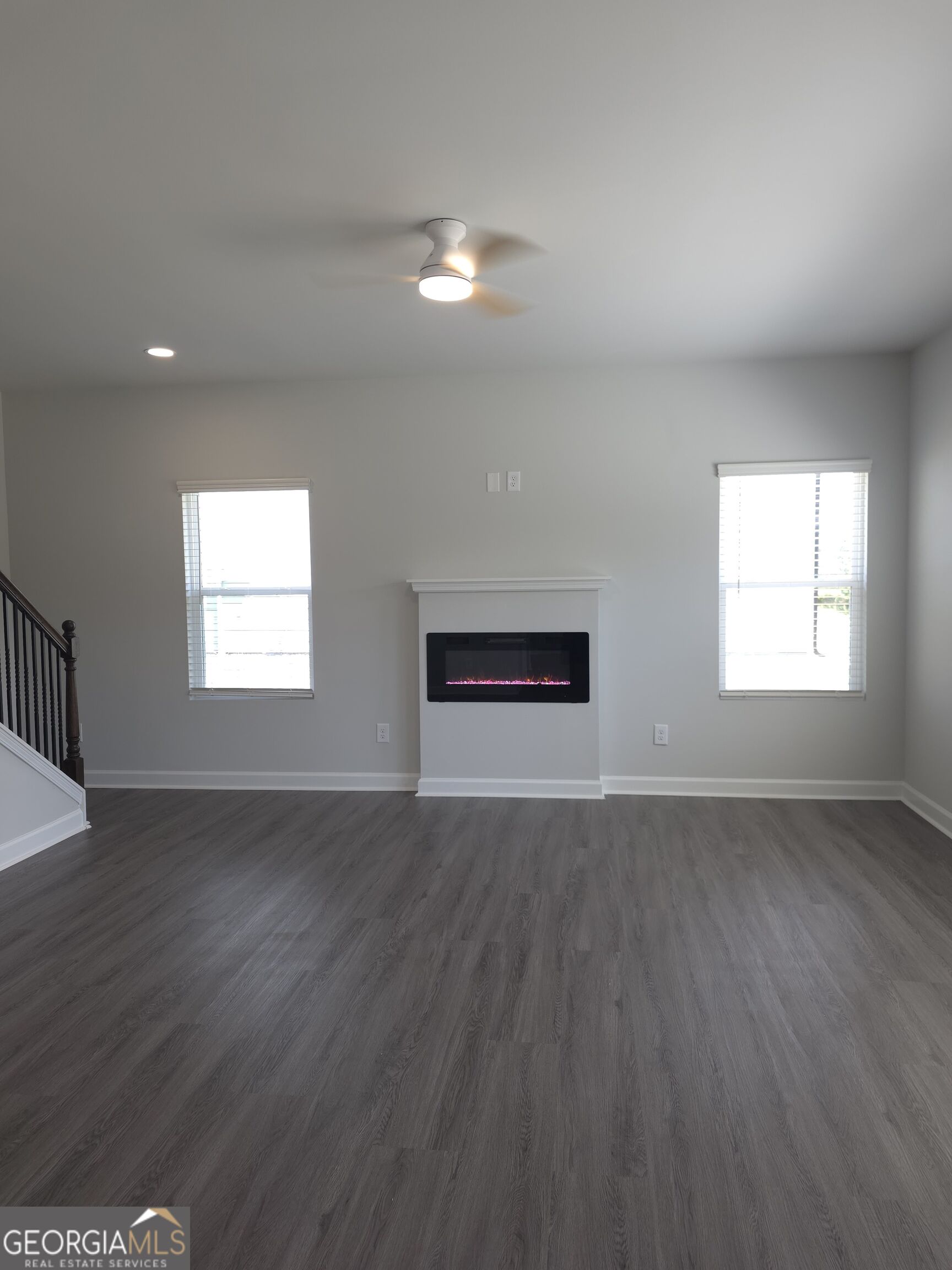 448 N Hill Street Property Photo 15