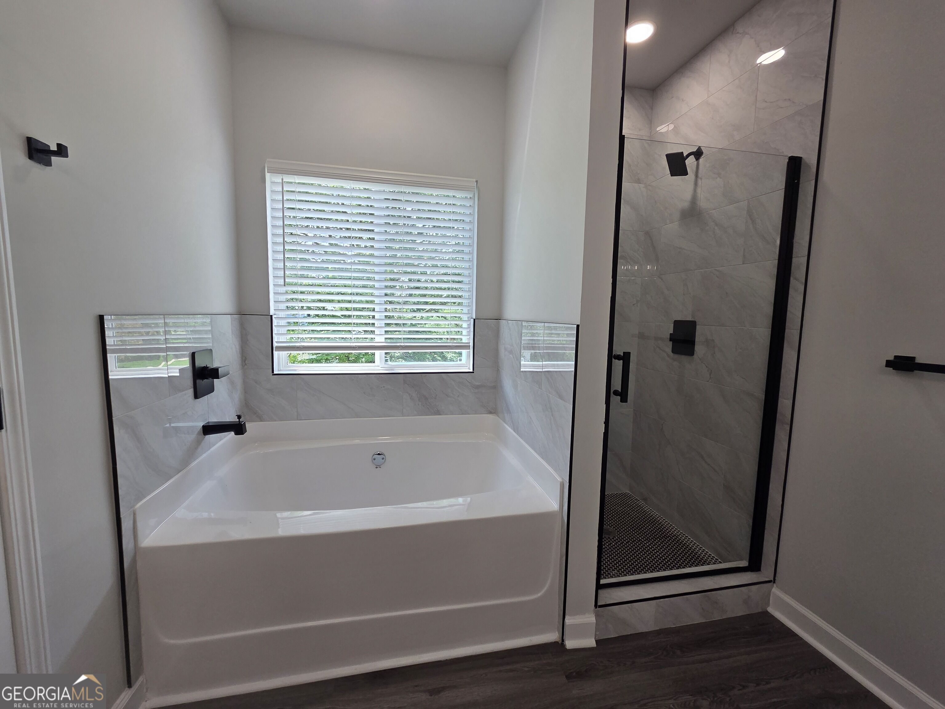 448 N Hill Street Property Photo 25