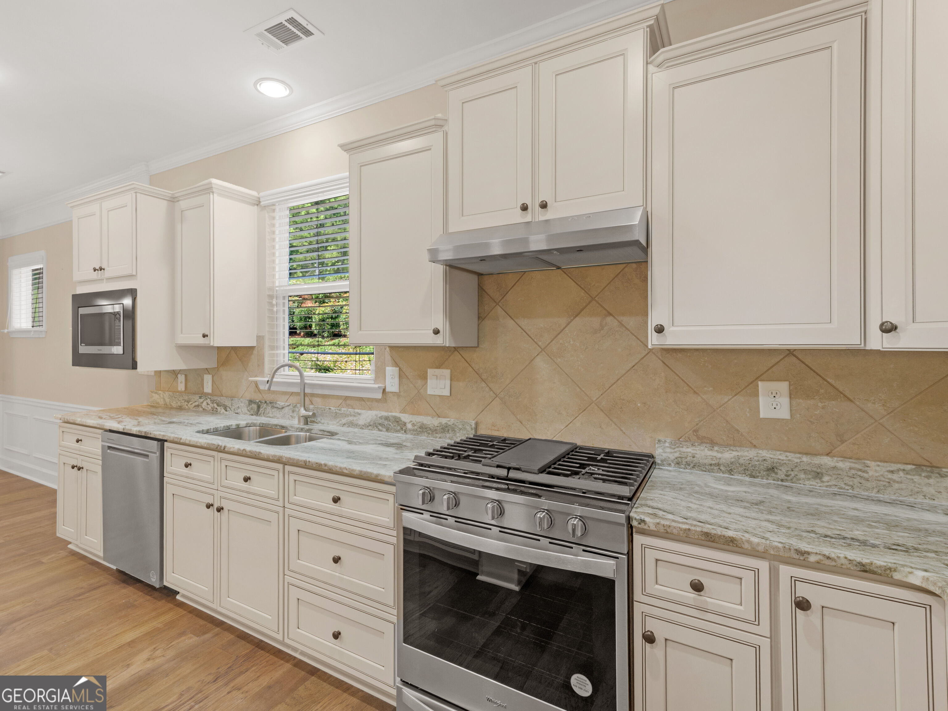 100 Crape Myrtle Drive Property Photo 28