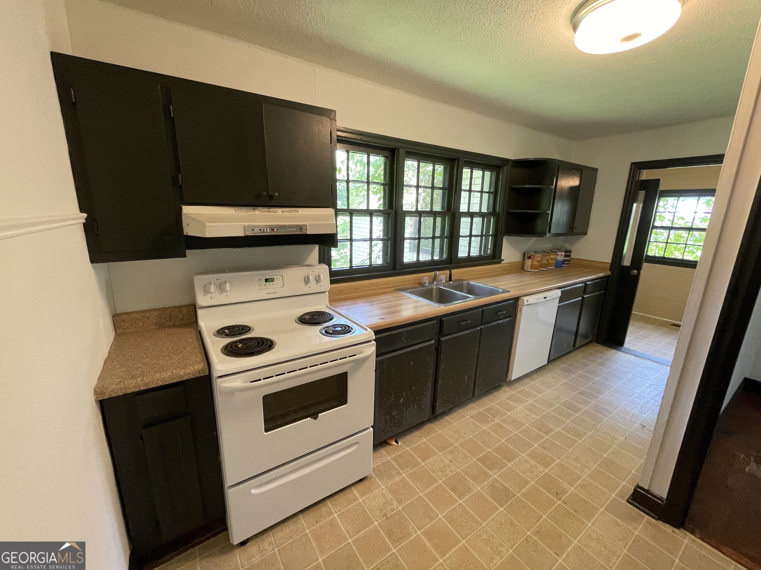 110 Peter Street Property Photo 5