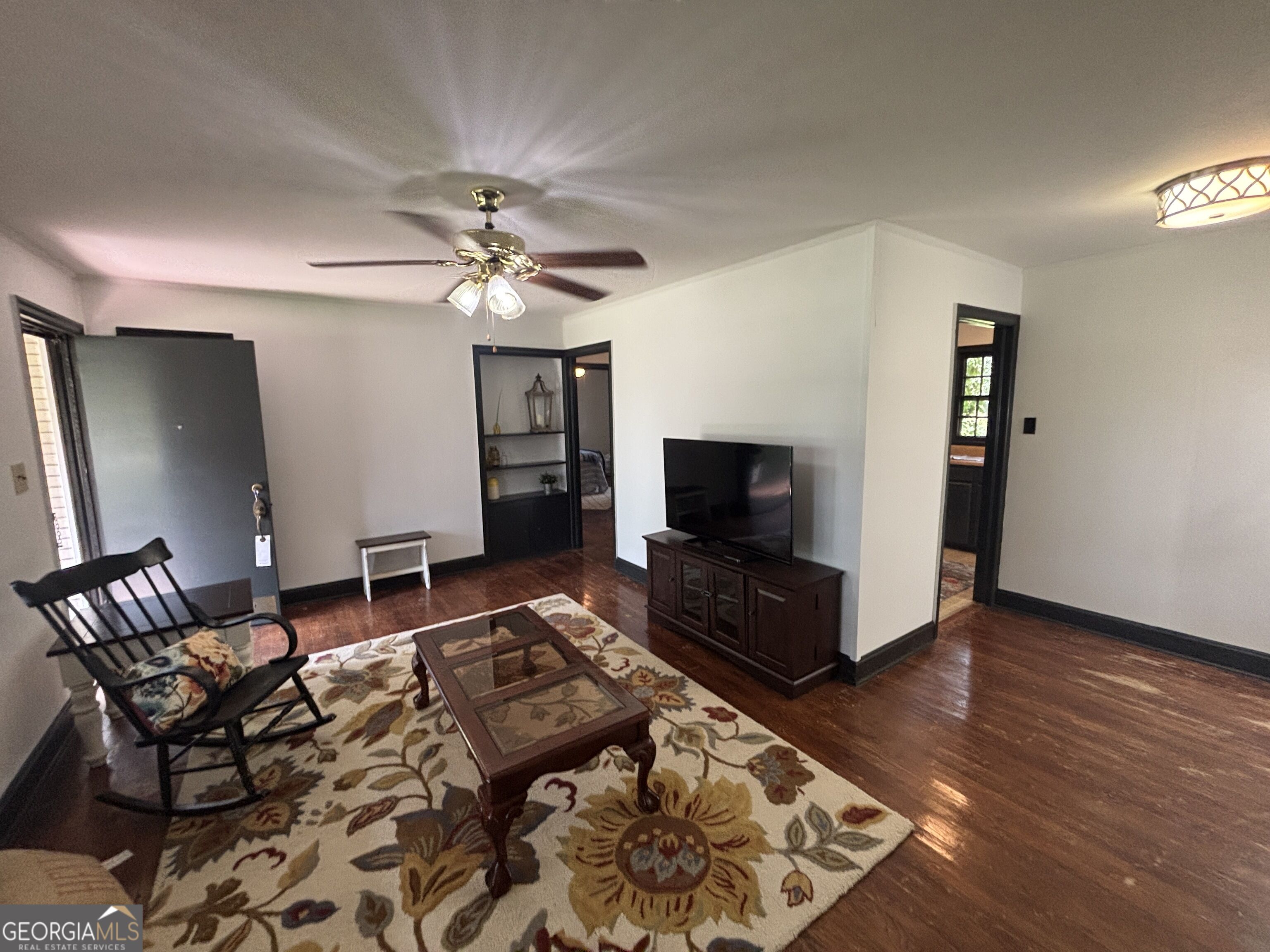 110 Peter Street Property Photo 6