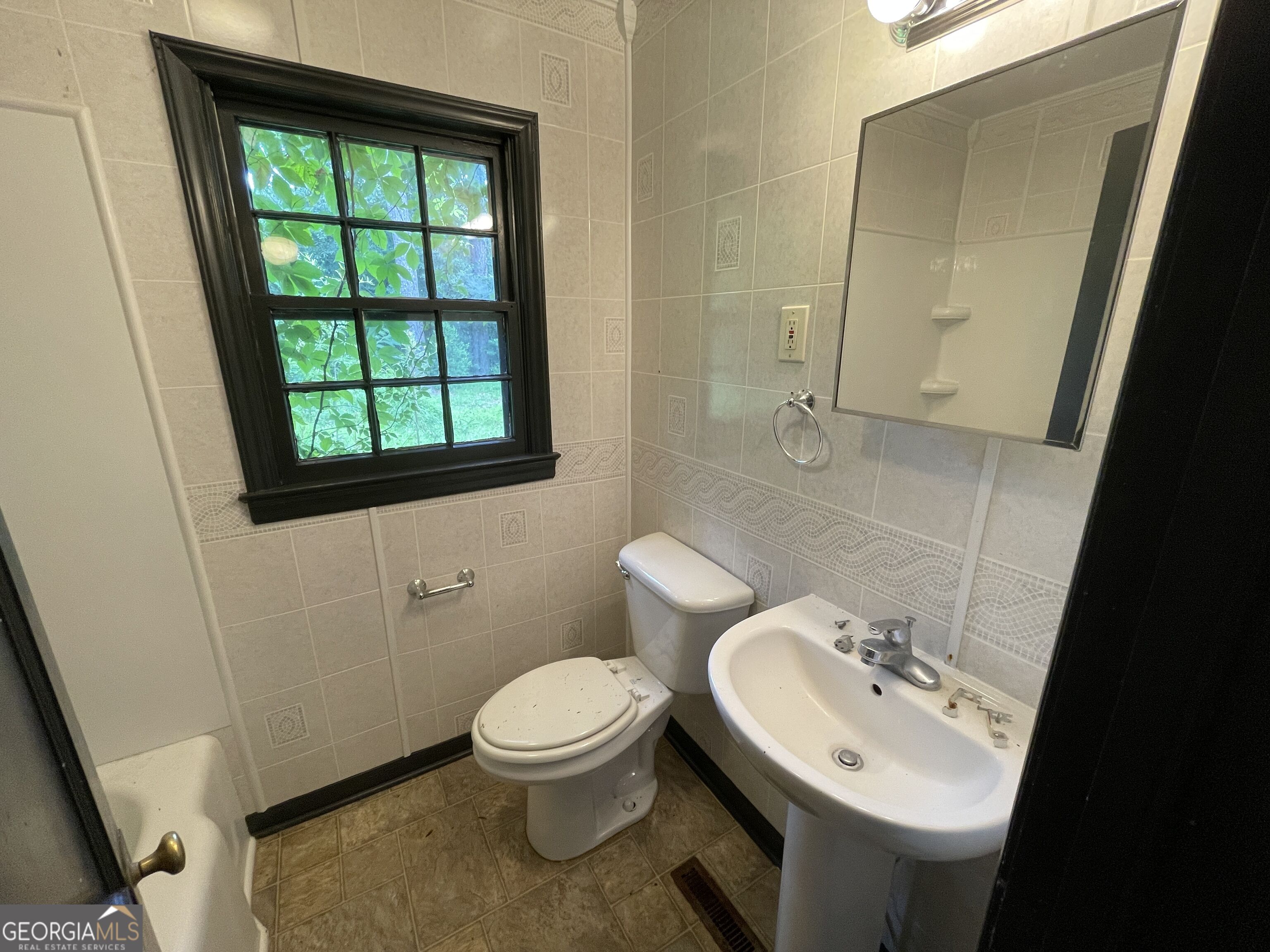 110 Peter Street Property Photo 9
