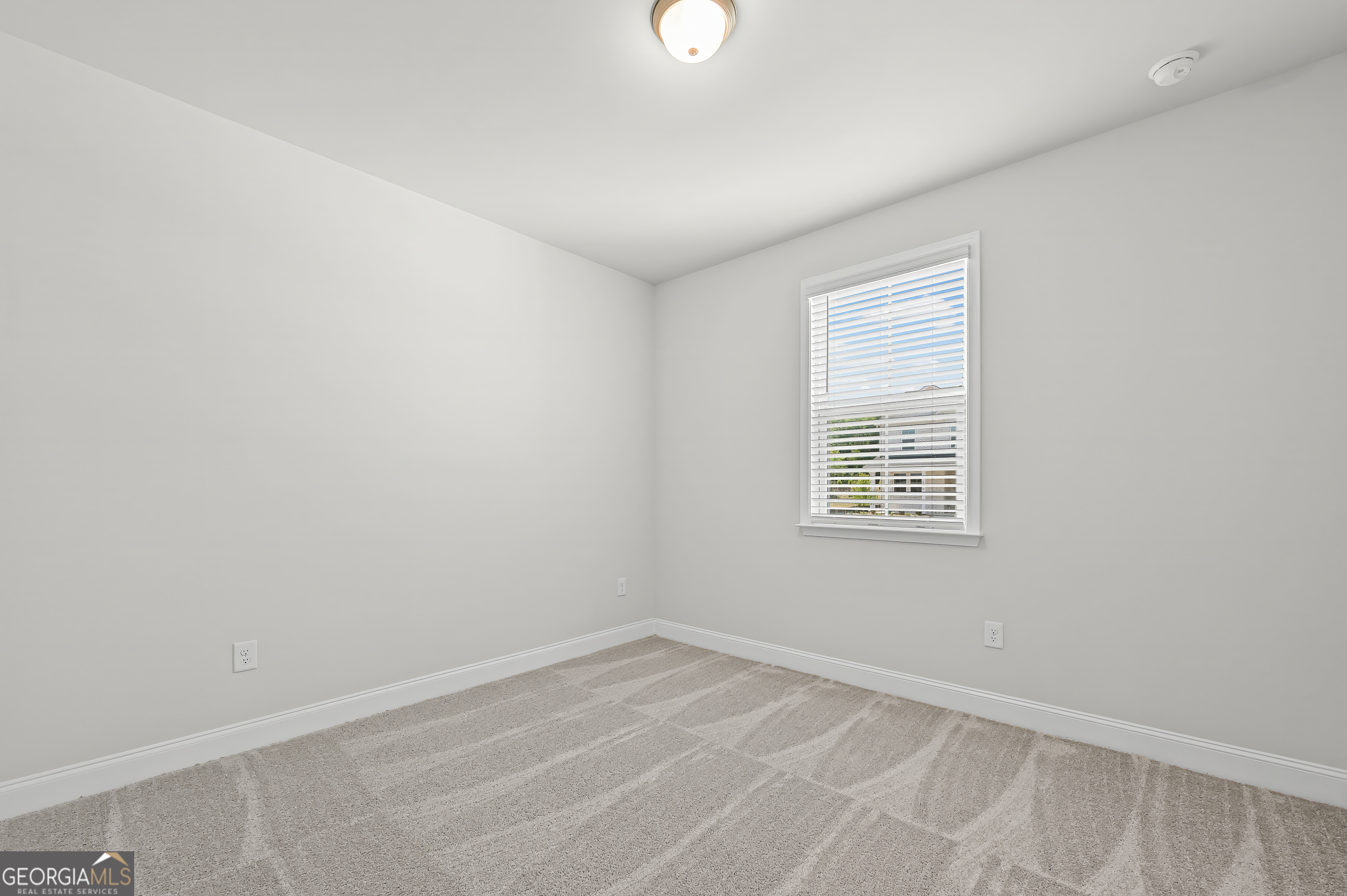 253 Nesta Grove Drive Property Photo 4