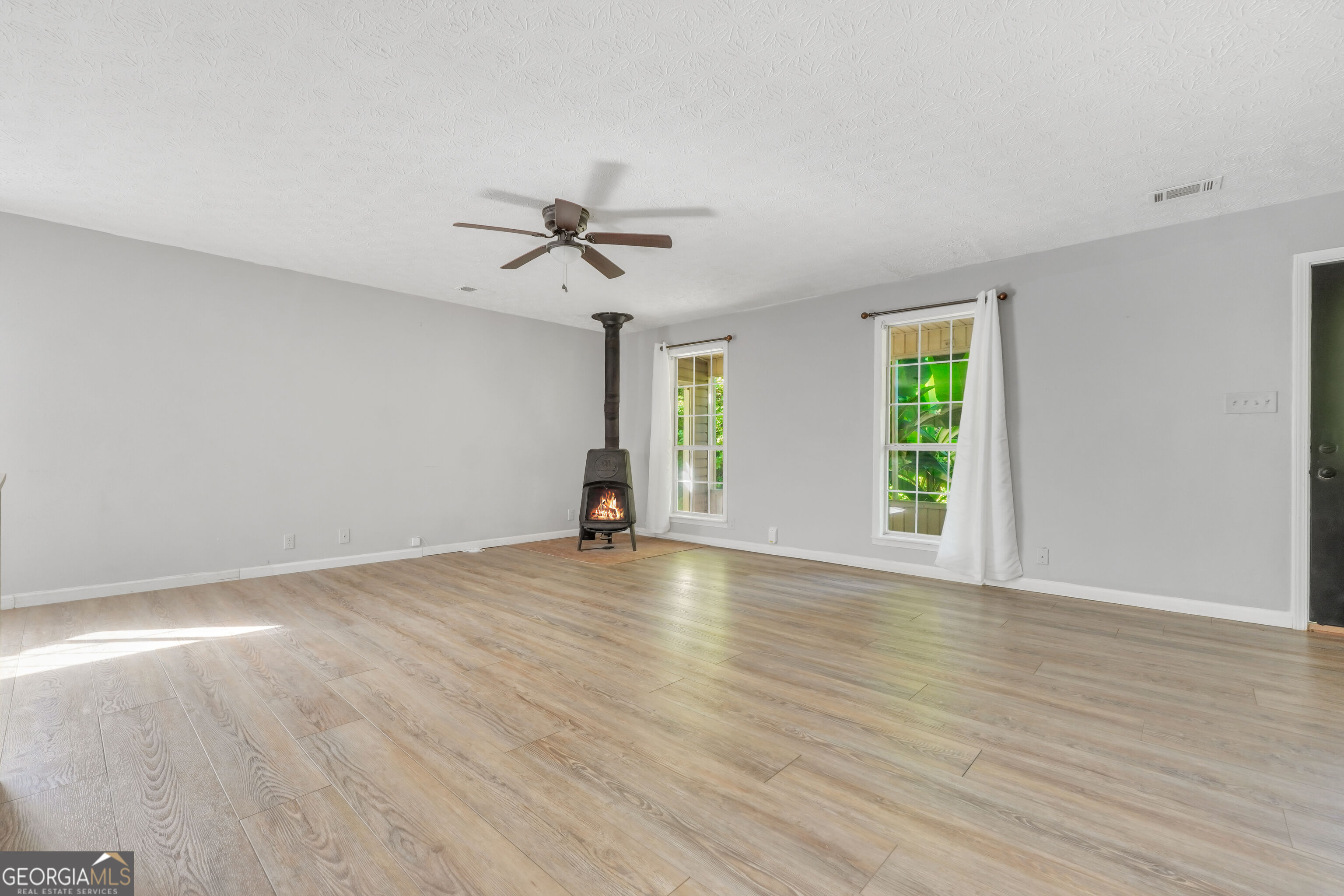 376 Doe Lane Property Photo 8