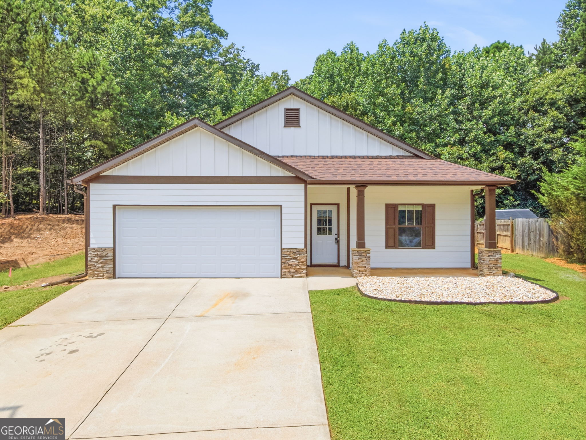 752 Stable View Loop Property Photo 1