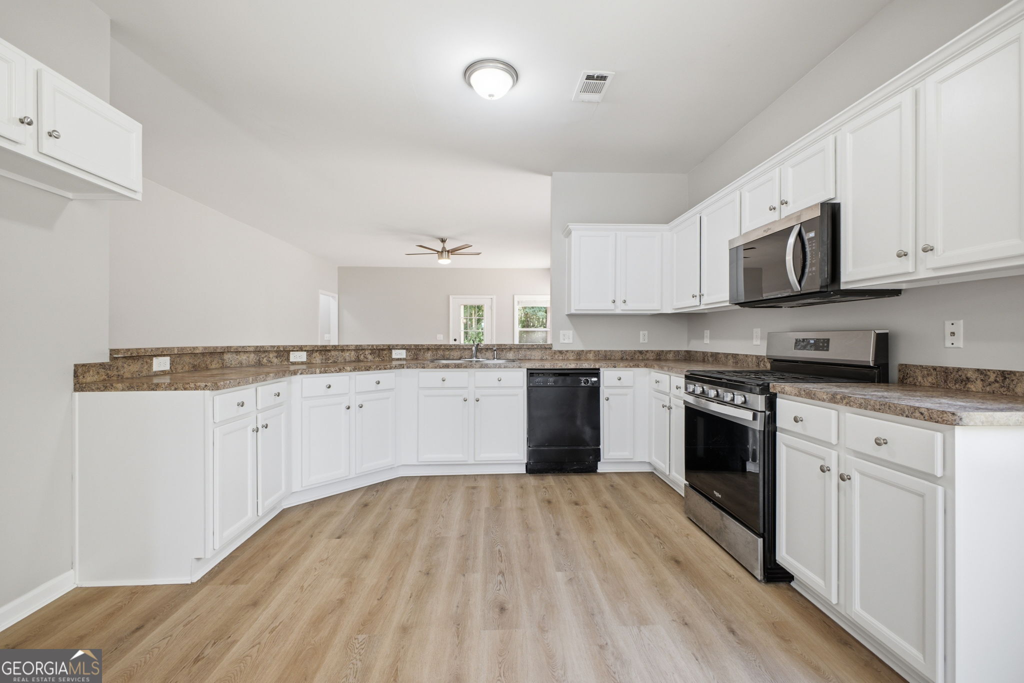 752 Stable View Loop Property Photo 5