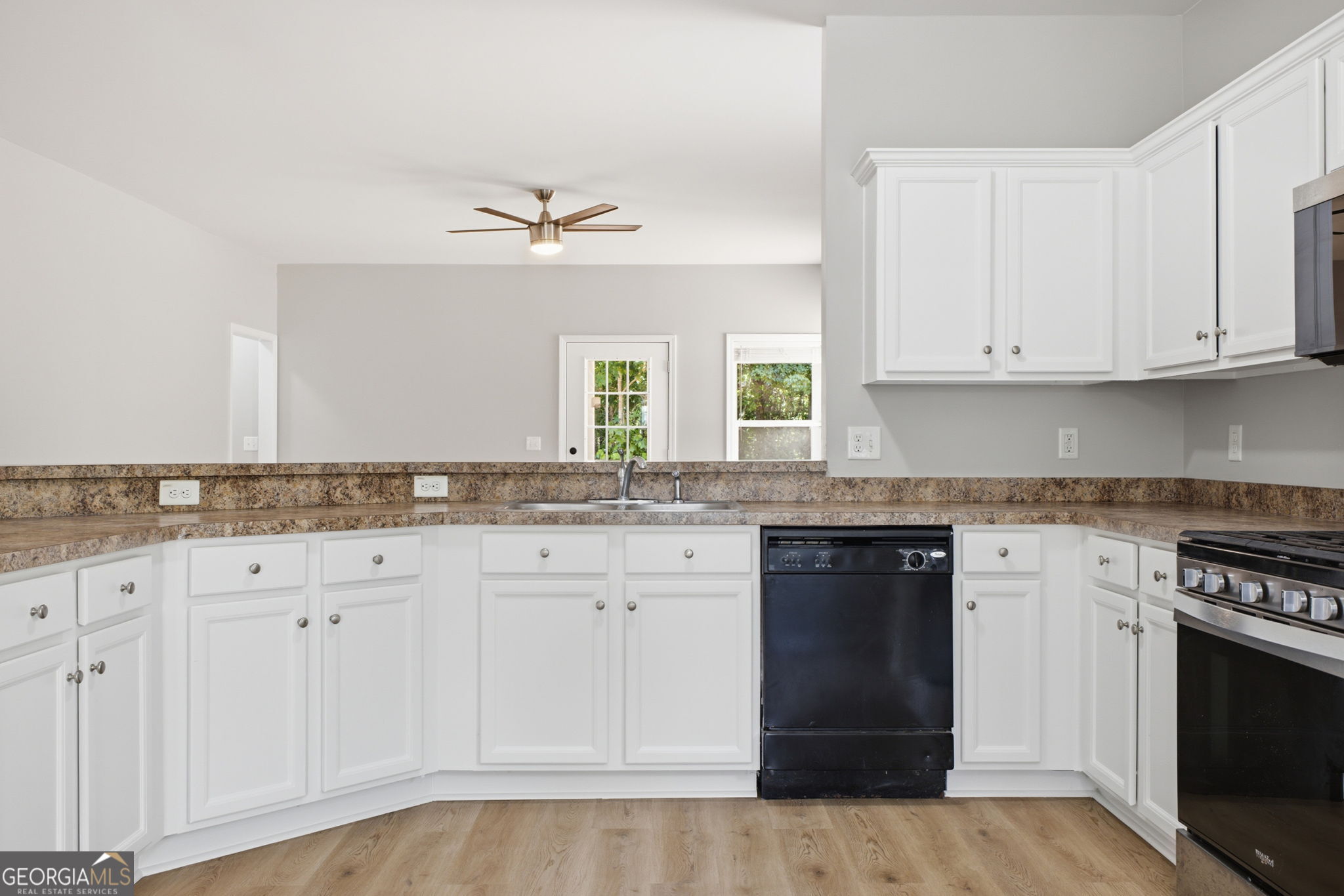 752 Stable View Loop Property Photo 6