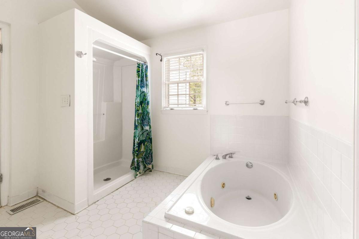 2510 Jewel Street Property Photo 16