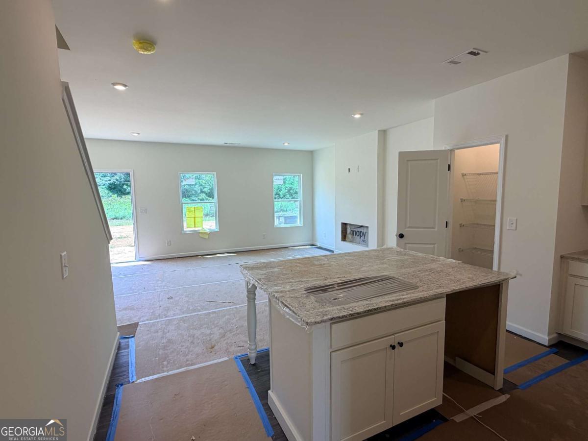 323 Rolling Green Road Property Photo 3