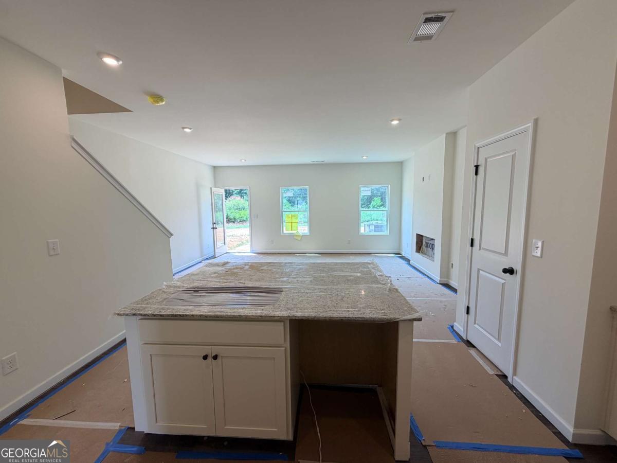 323 Rolling Green Road Property Photo 4