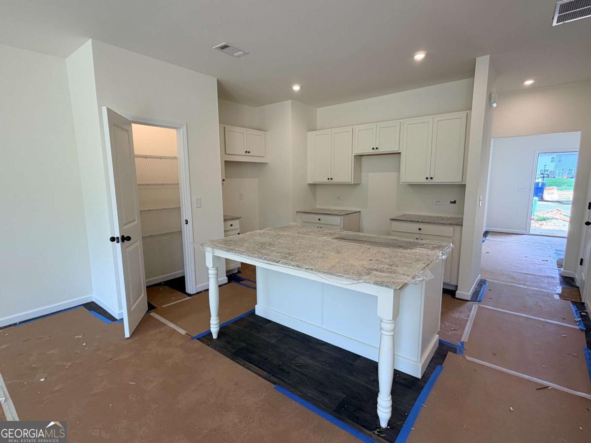 323 Rolling Green Road Property Photo 5