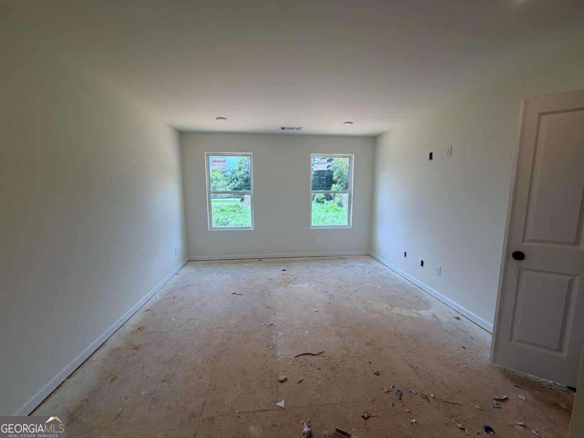 323 Rolling Green Road Property Photo 7