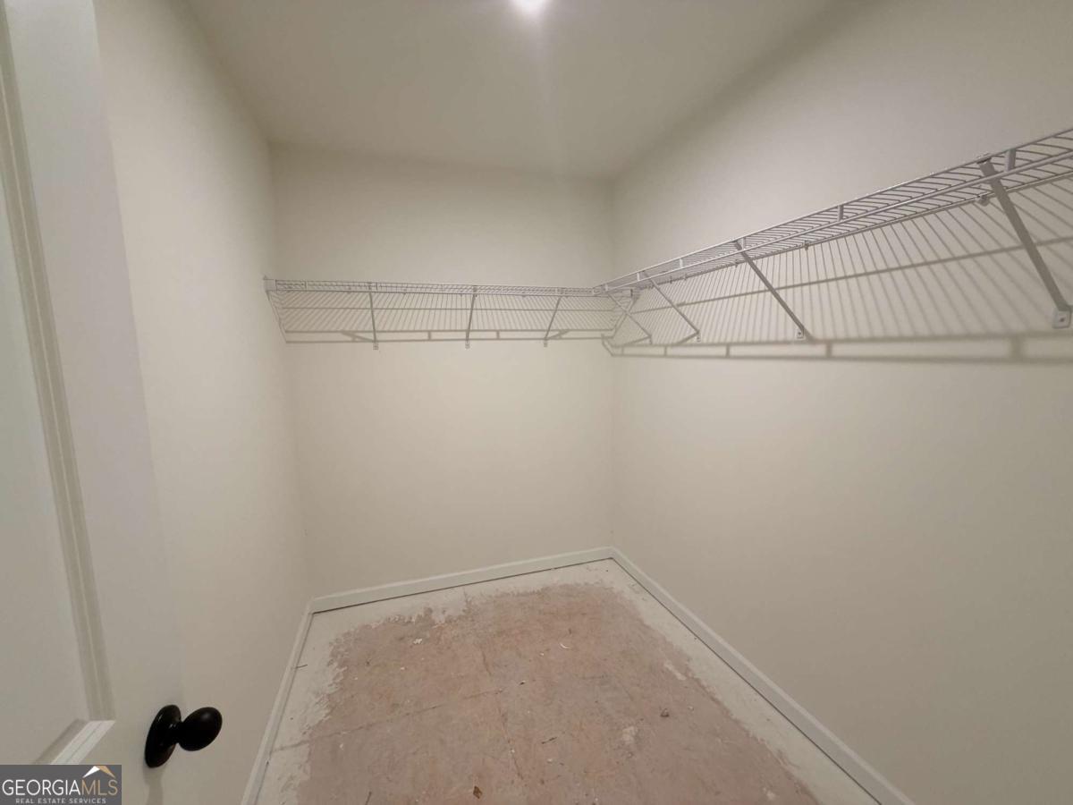 323 Rolling Green Road Property Photo 9
