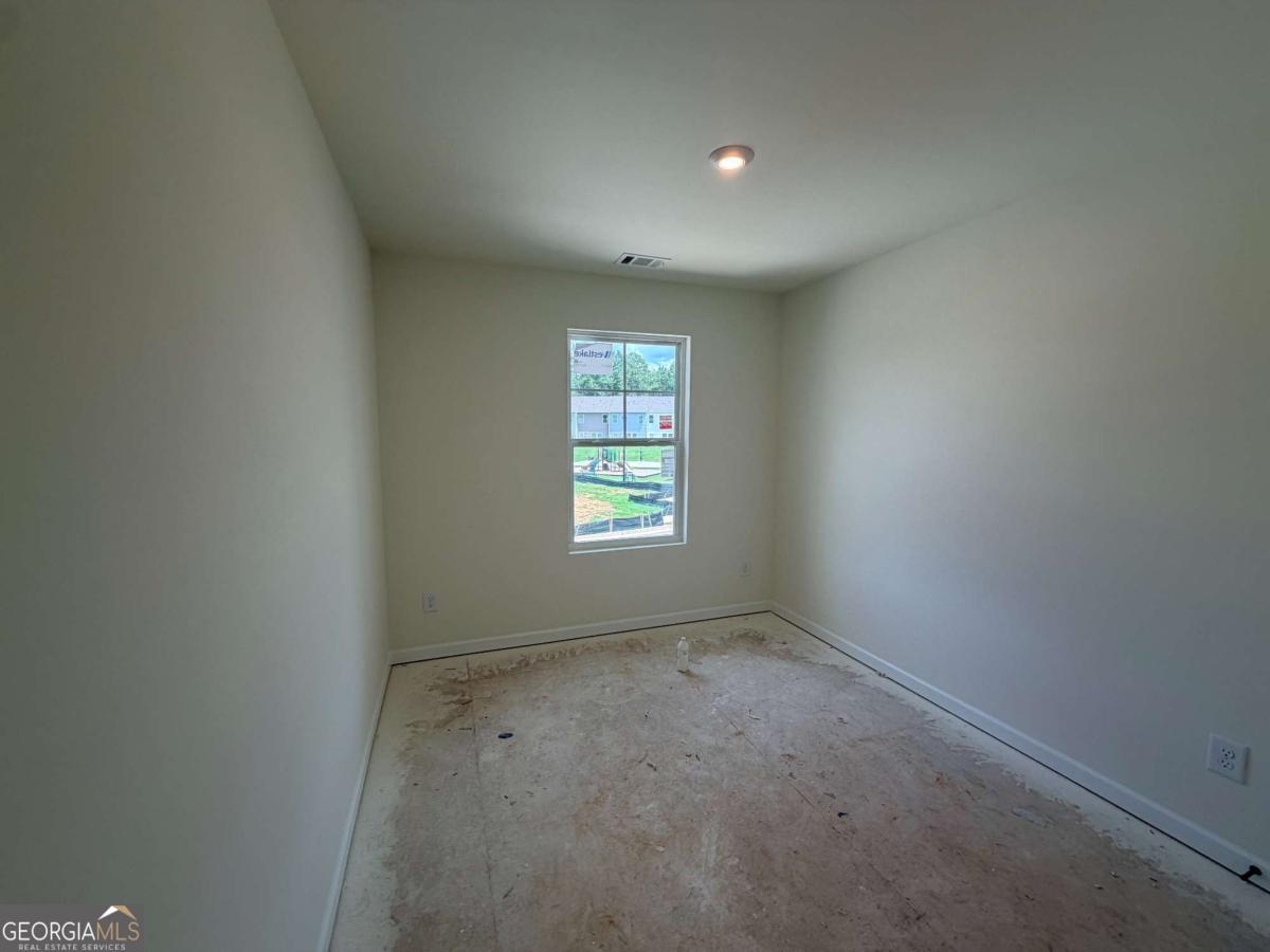 323 Rolling Green Road Property Photo 11