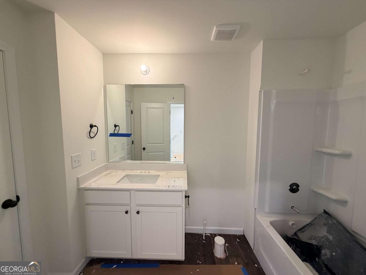 323 Rolling Green Road Property Photo 13