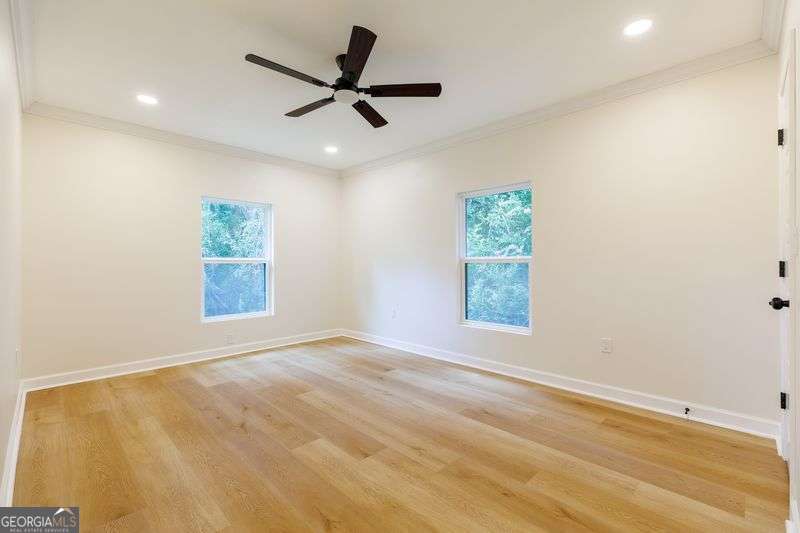 701 W Alden Avenue Property Photo 17