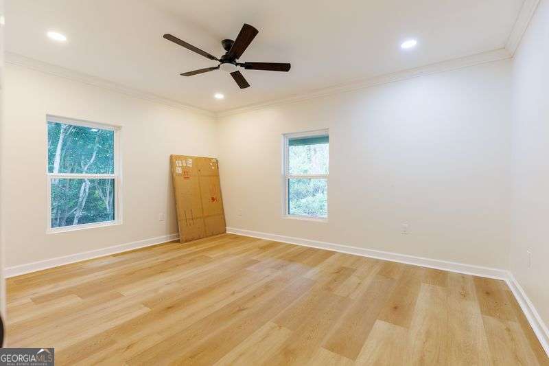701 W Alden Avenue Property Photo 20
