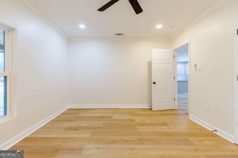 701 W Alden Avenue Property Photo 21
