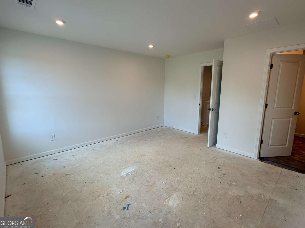 325 Rolling Green Road Property Photo 7