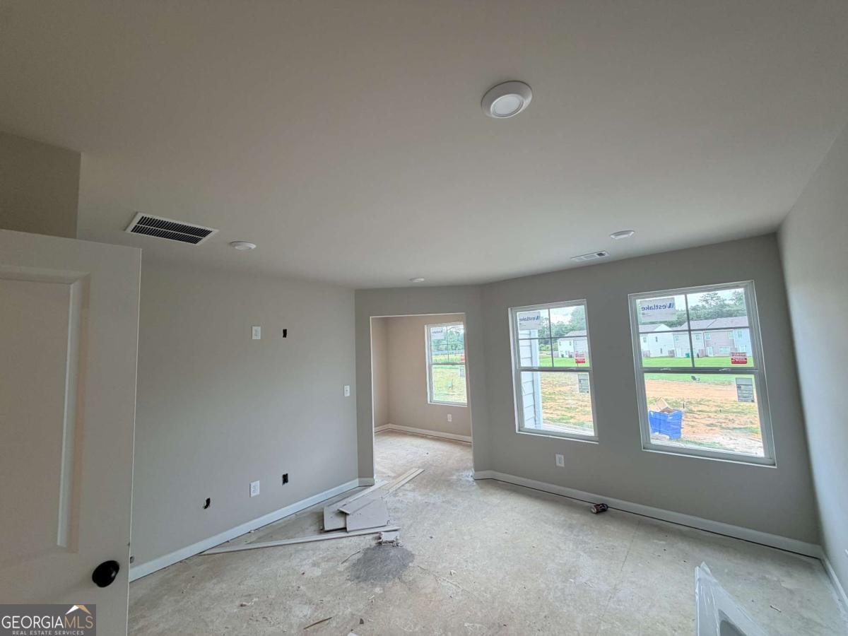 327 Rolling Green Road Property Photo 5