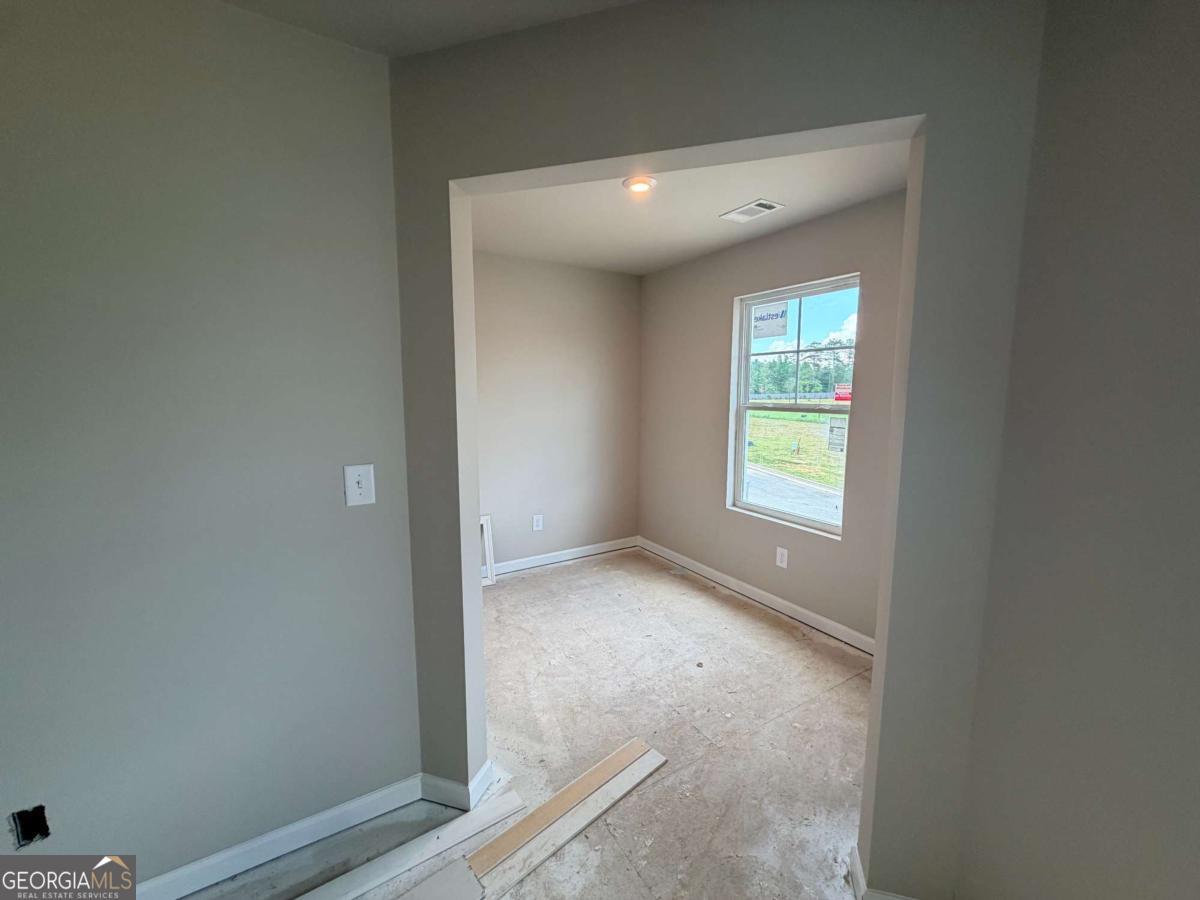 327 Rolling Green Road Property Photo 6