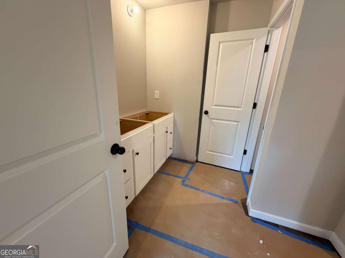327 Rolling Green Road Property Photo 8