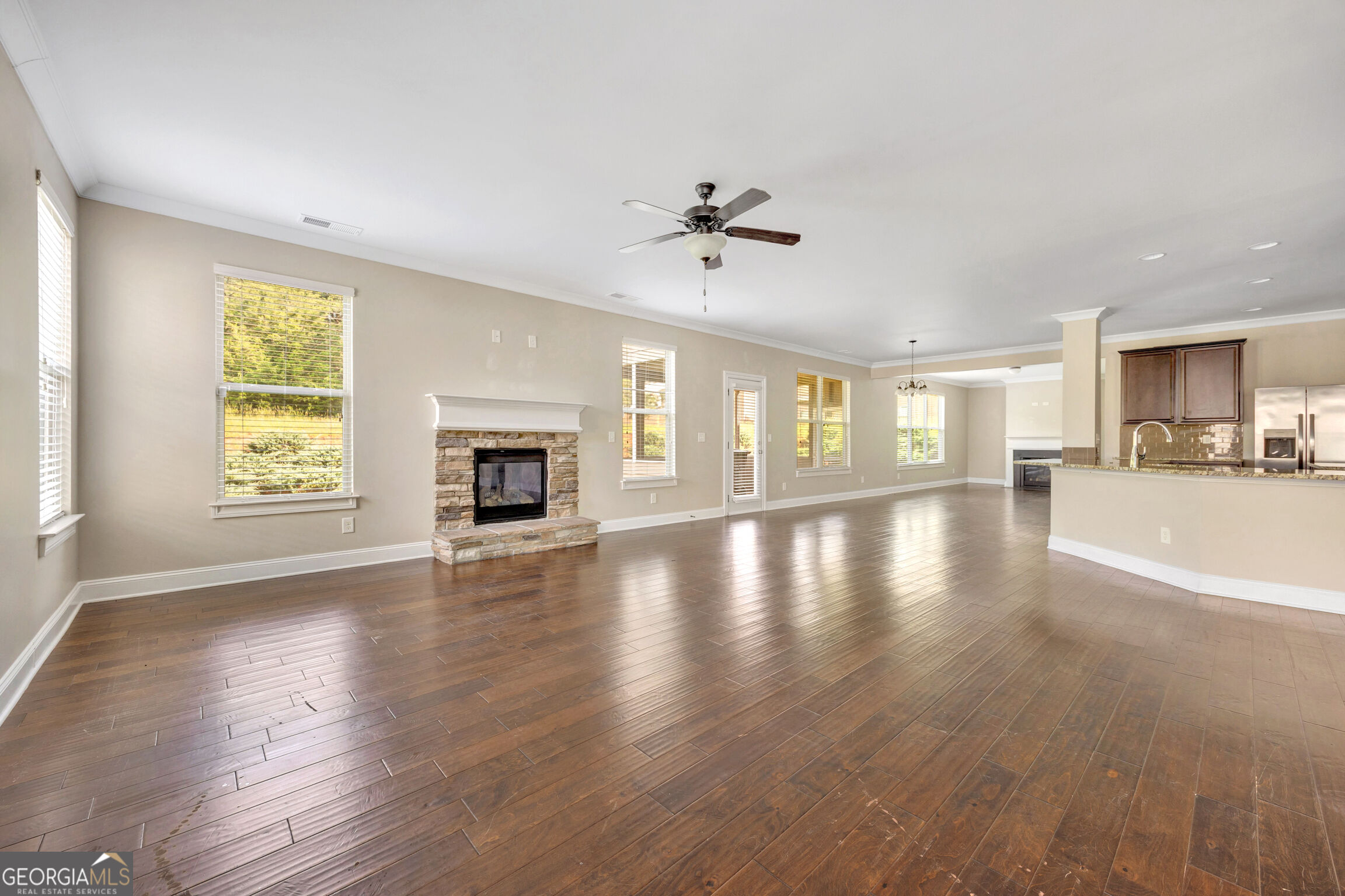 910 Southfork Drive Property Photo 11