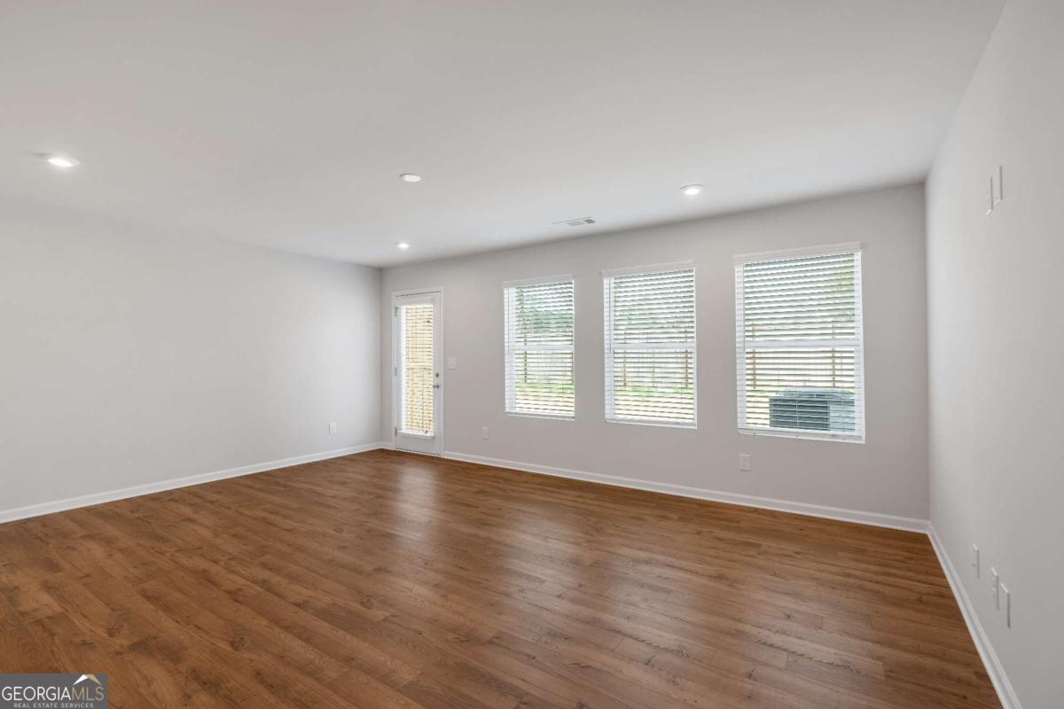 105 Village Green Drive # 171 Property Photo 8