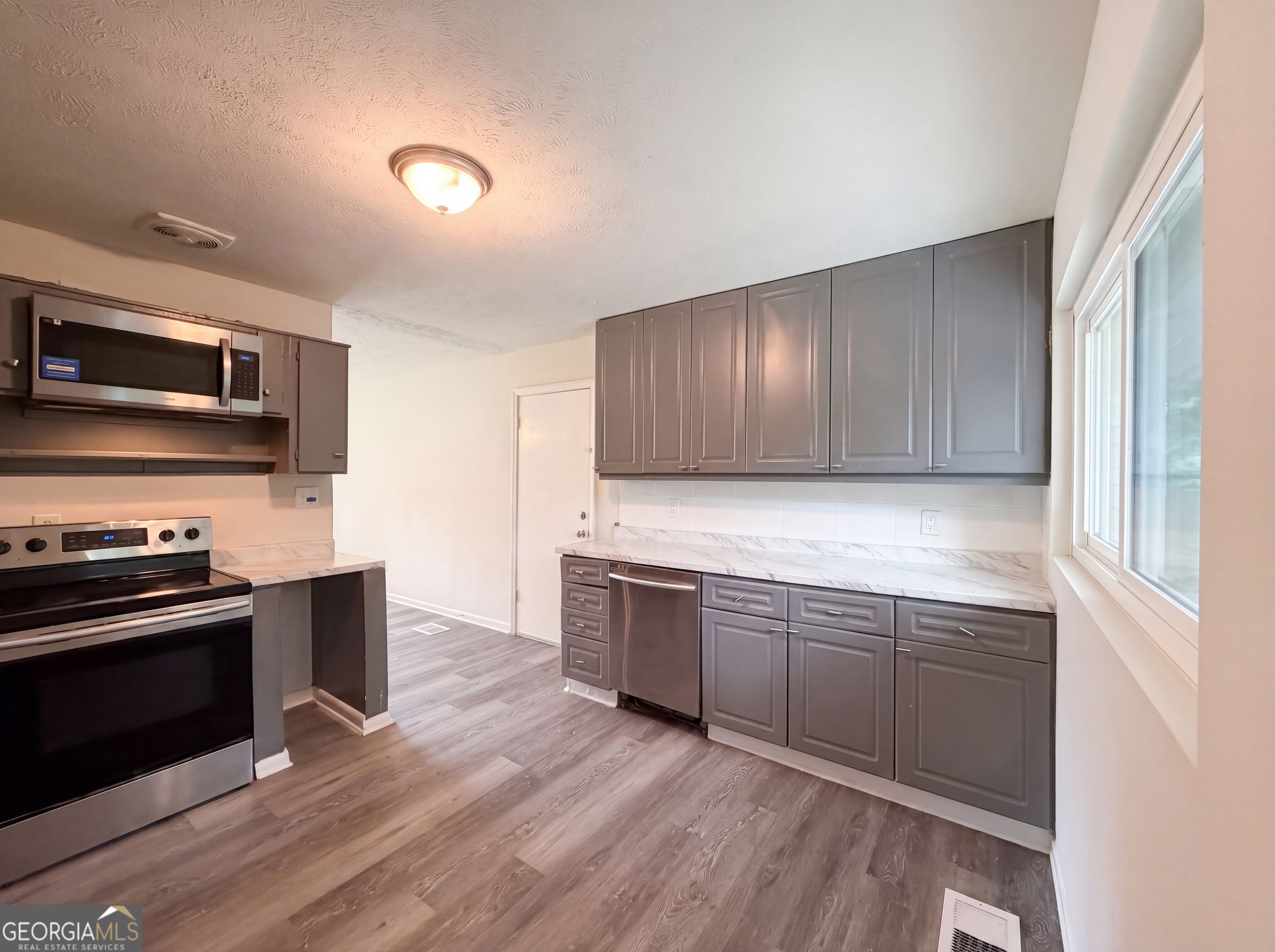 6970 Mary Court Property Photo 9
